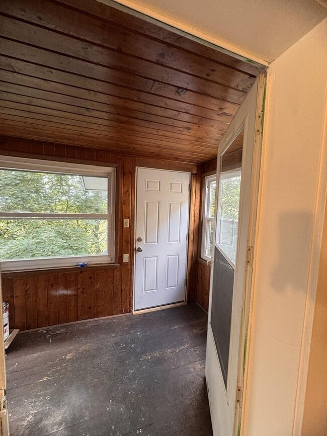 Building Photo - 585 Forest Ave Unit 2