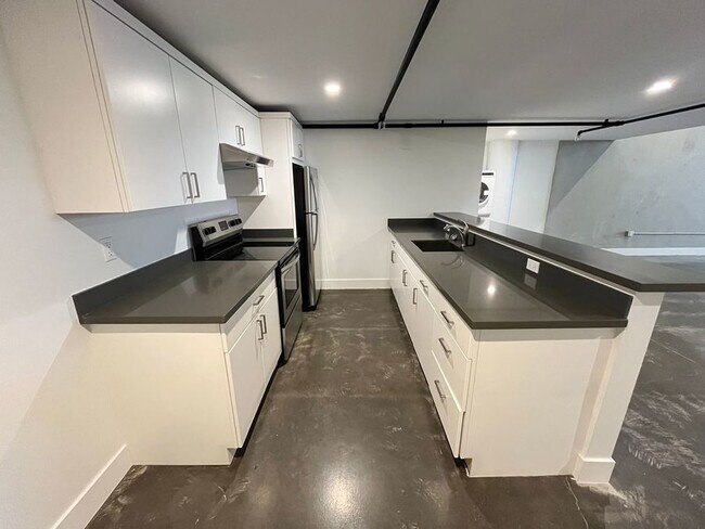 Photo - Massive loft with mezzanine bedroom and la... Unit 13