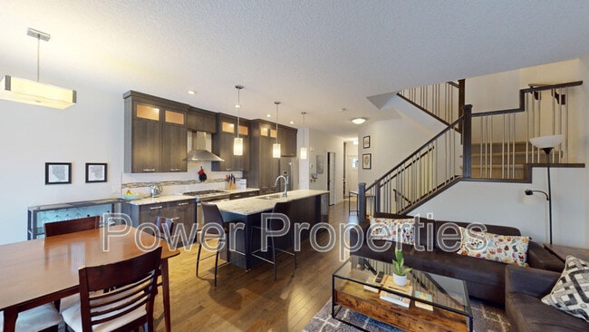 Photo - 3113-3115 5 St NE