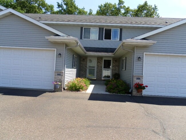 Building Photo - 3566-3572 East Meadows Place Unit 3568