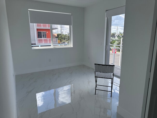 Photo - 1453 W 29th St