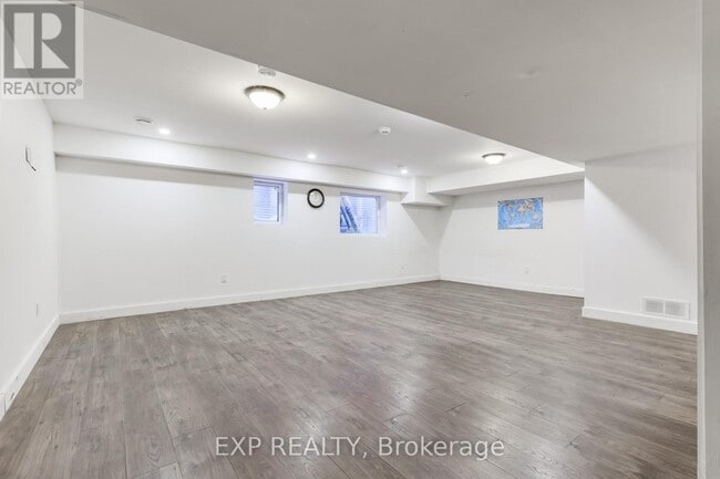 Photo - 1527 Merrittville Hwy