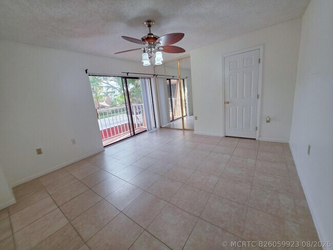 Photo - 832 Blue Ridge Cir