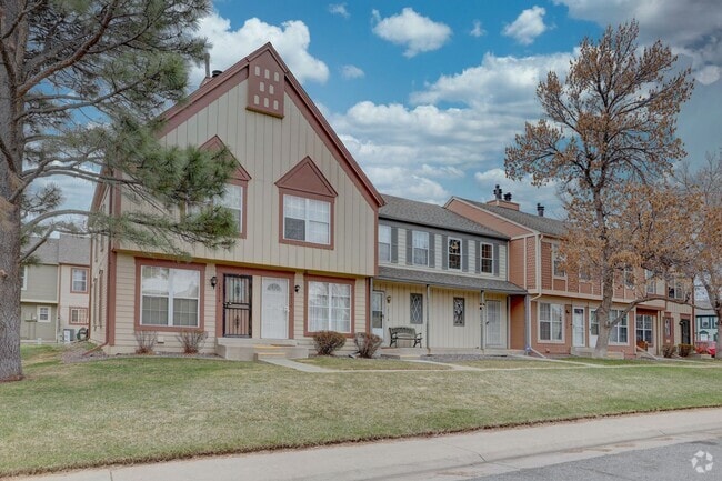 Building Photo - Wonderful 2 Bed 2 Bath Townhouse with Fire...