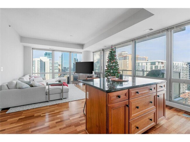 Building Photo - 929 Portland Ave Unit 1501