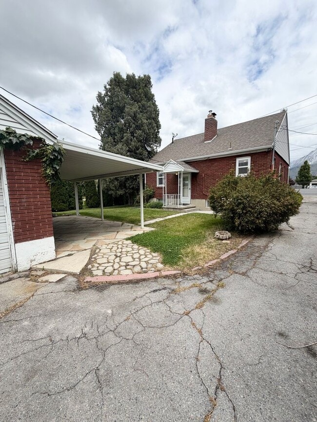Photo - Ideally Located in the Heart of Murray