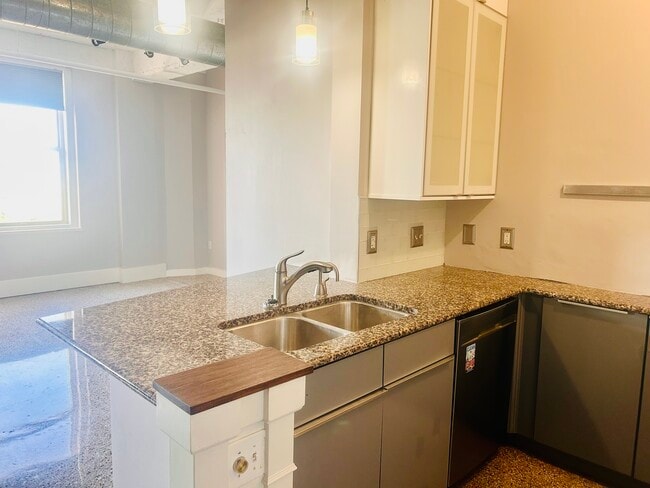 Building Photo - 221 W Lancaster Ave Unit 9012
