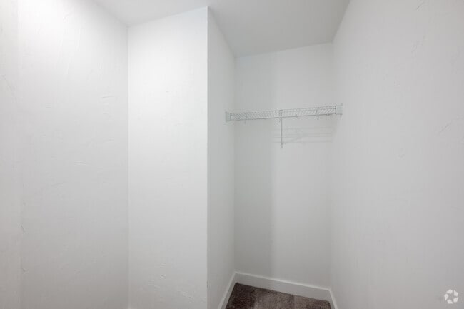 3BR, 2.5BA - 1,428SF - Walk-In Closet