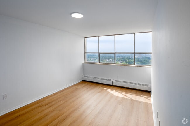 2 BR, 1 BA - 1,050 SF