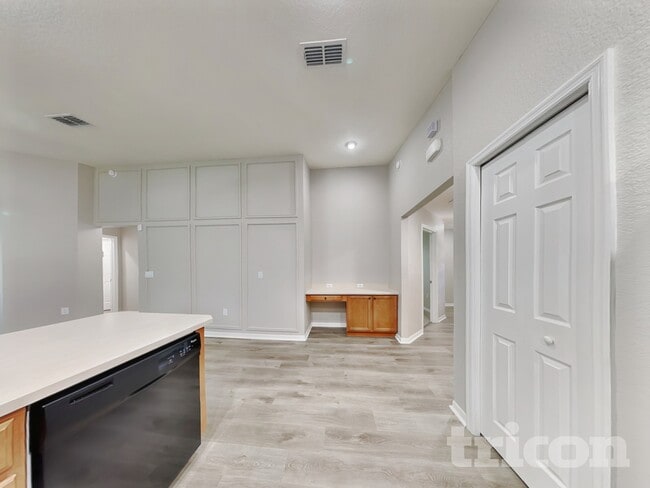 Photo - 921 Kingfisher Dr