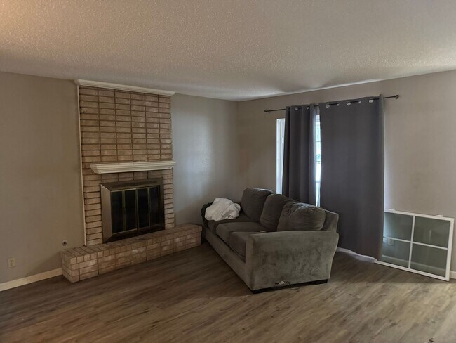 Photo - 11814 Song St