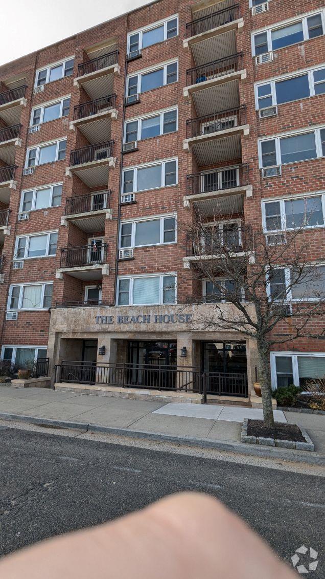 Building Photo - 740 E Broadway Unit 2F Rental