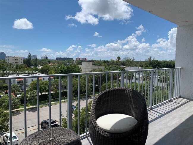 Photo - 650 NE 64th St Unidad G607