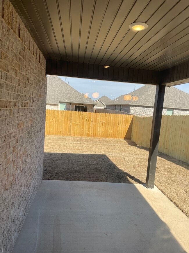 Photo - 1110 Maclaren Ave