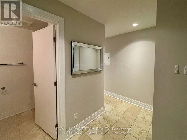 Photo - 234 Rideau St Unit 2503