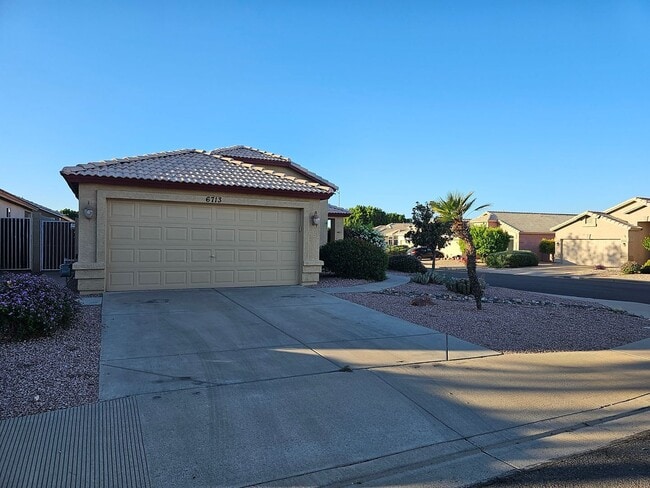 Photo - MOVE IN SPECIALS !!  Single level CORNER L...