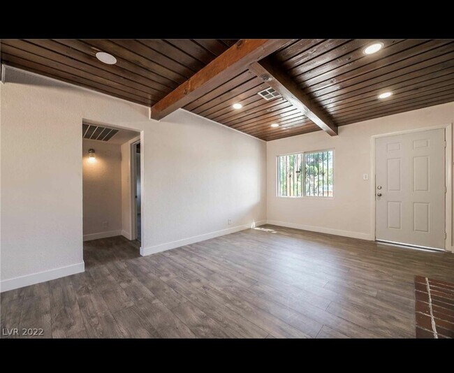 Photo - 2020 Poplar Ave