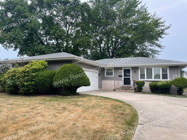 Building Photo - Remodeled 3 bedroom blocks from Munster Mi... Rental