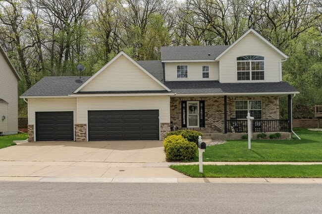 Building Photo - Spacious Home With Finished Basement And 3 Car Garage