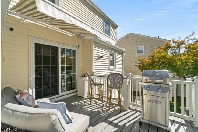 Photo - 24 E Harrison Pl