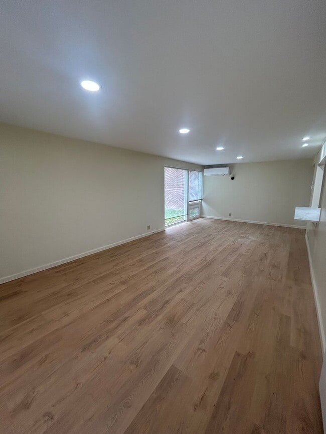 Photo - 256 S Corl St
