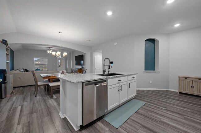 Photo - 101 Gunther Way