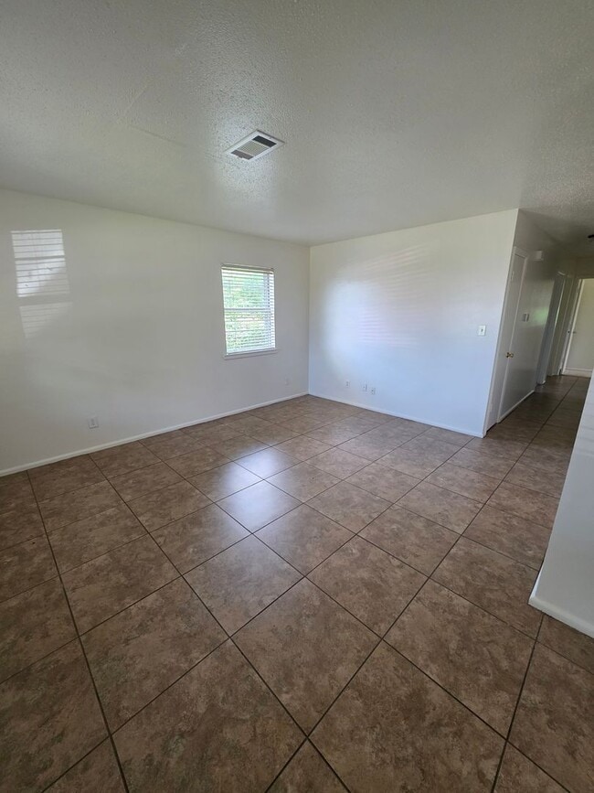 Photo - 111 Yelco Dr