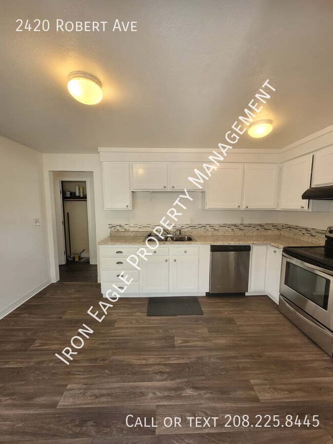 Photo - 2420 Robert Ave