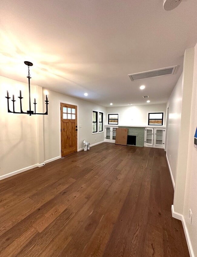 Photo - Craftsman Charmer 2 Bedroom 1 1/2 bath (Back yard not included)