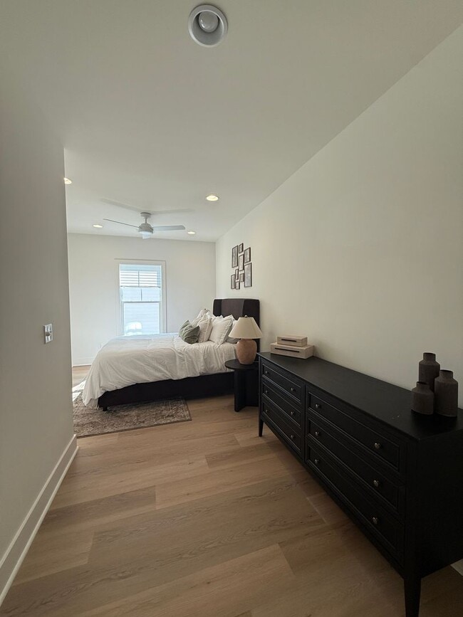 Photo - Awesome New Construction 5BR House Close t...