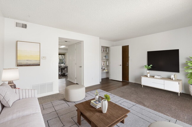 2bedroom, country kitchen - Lakemont Apartments