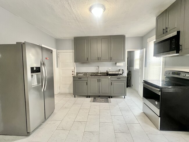 Building Photo - 69 Harbison Ave Unit 1st floor Rental