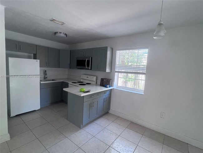 Building Photo - 1605 NW 127th St Rental