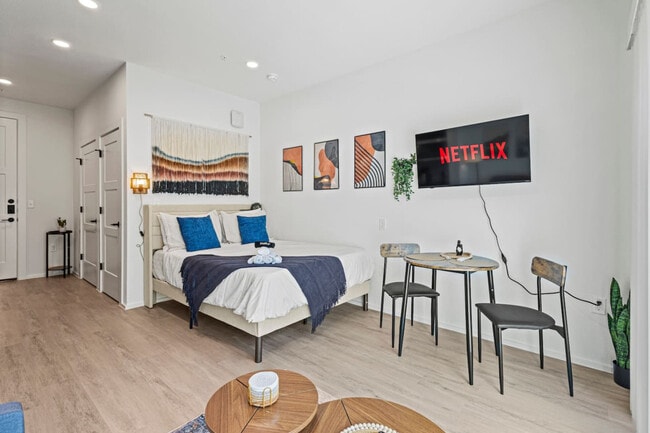 Photo - 596 W 9th St Unidad ID1335763P