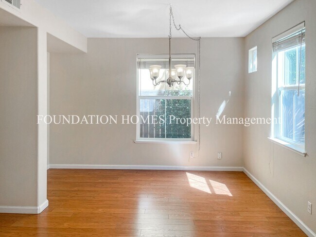 Photo - Great Layout, Newer Hamilton Condo - A/C - FOUNDATION -
