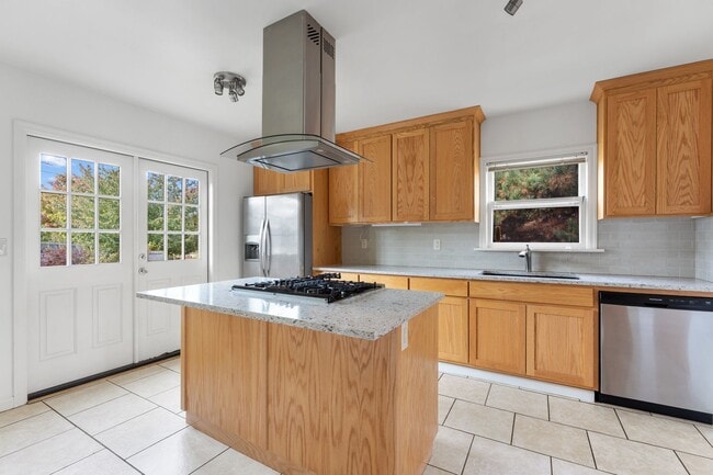Photo - Spacious 6 Bed 2 Bath Home- N Portland Charmer!
