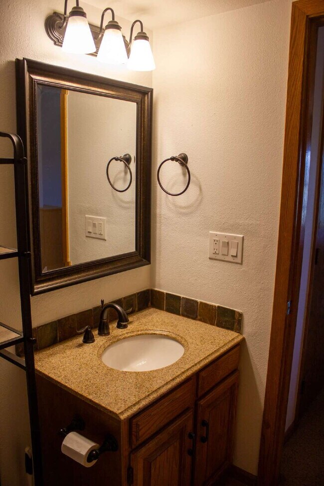 2 Bedroom, 2 Bathroom Rental in Buffalo Ridge, All Utilities Included!