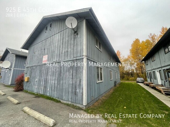 Photo - 925 E 45th Ct Unit 4