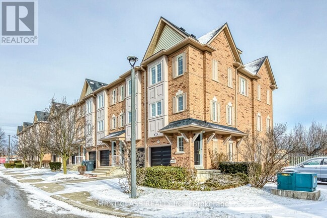 Photo - 1128 Dundas St W