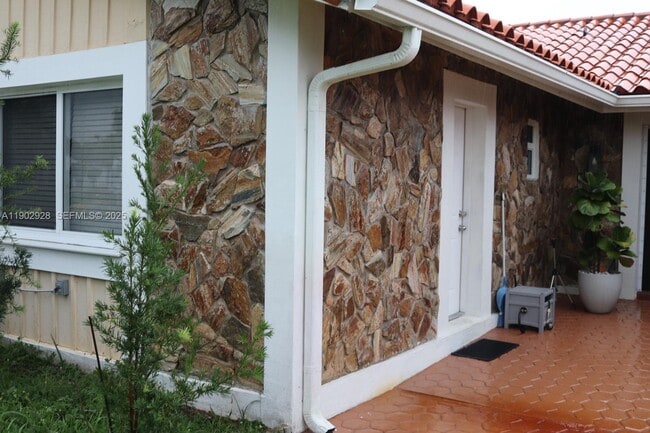 Building Photo - 20022 NW 58th Ct Unit 1