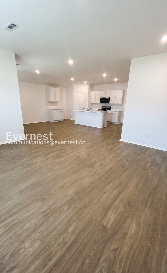 Photo - 108 E Sunbelt Ct
