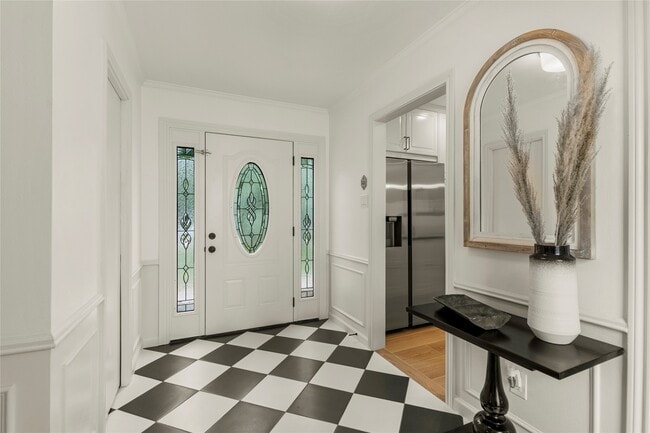 Photo - 1815 Saxony Ln