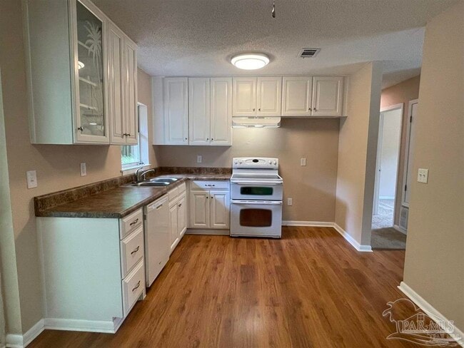 Photo - 6975 Woodley Dr