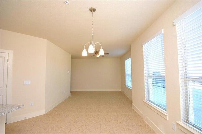 Photo - 2222 Creekside Ln Unidad B