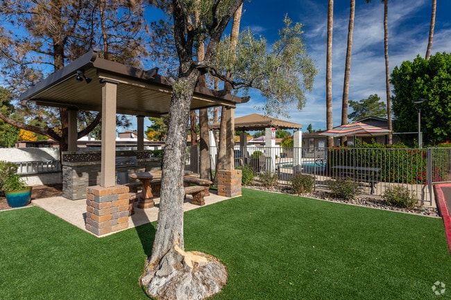 Photo - Tamarak Apartments