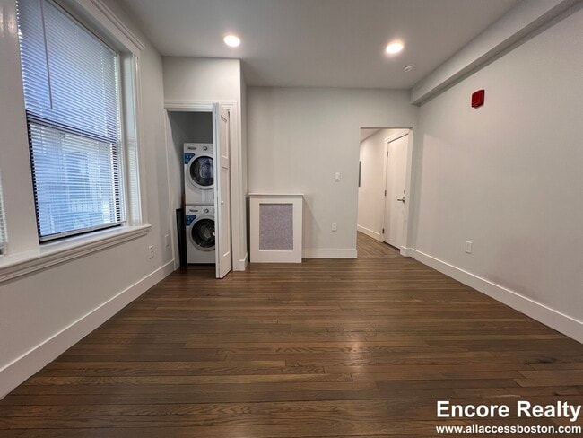 54 Queensberry St