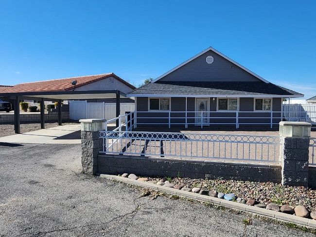 Building Photo - 318 Fife St