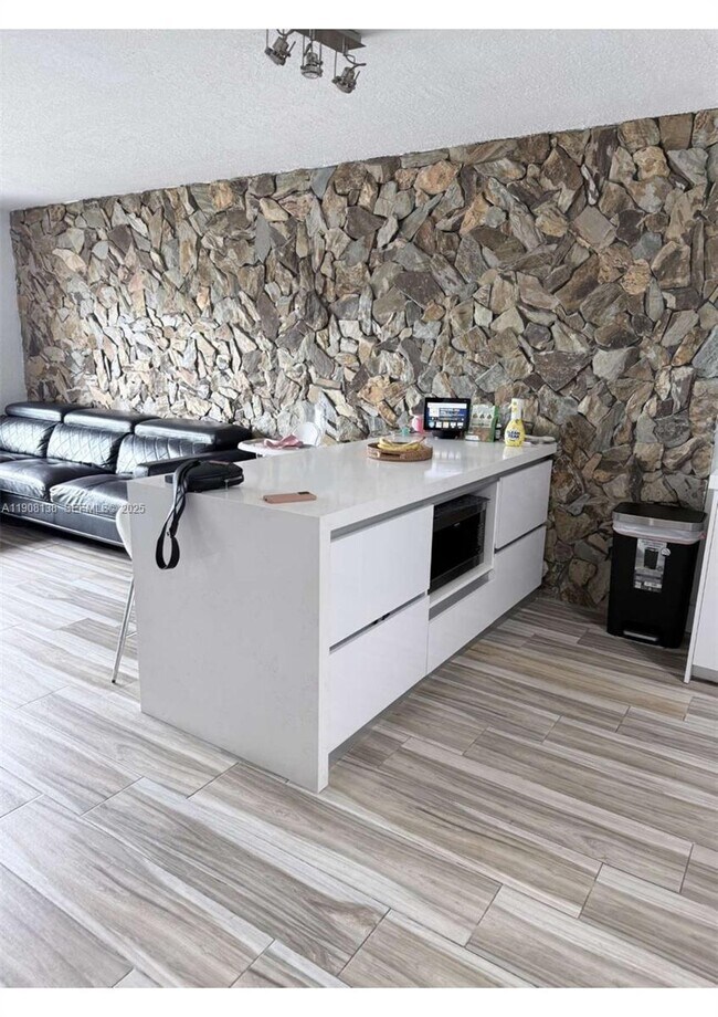 Photo - 6780 W 2nd Ct Unidad 416