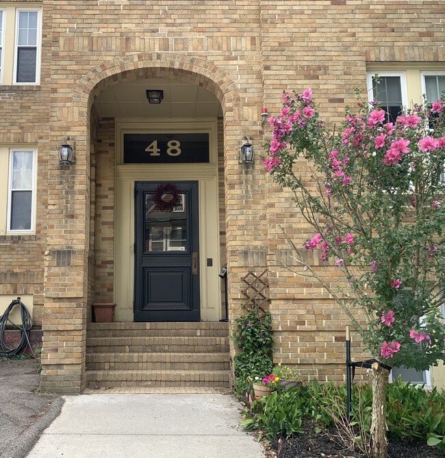 Building Photo - 48 Robinwood Ave Unit 3