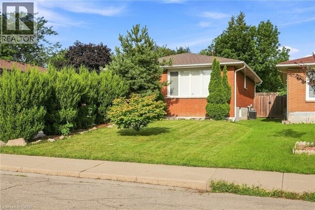 Photo - 28 Leduc St